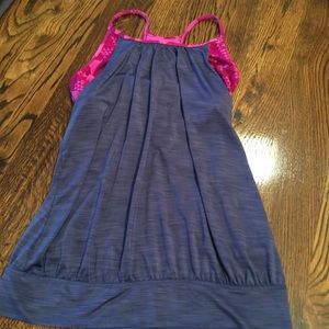 Old Navy women’s active top w/built in bra size M